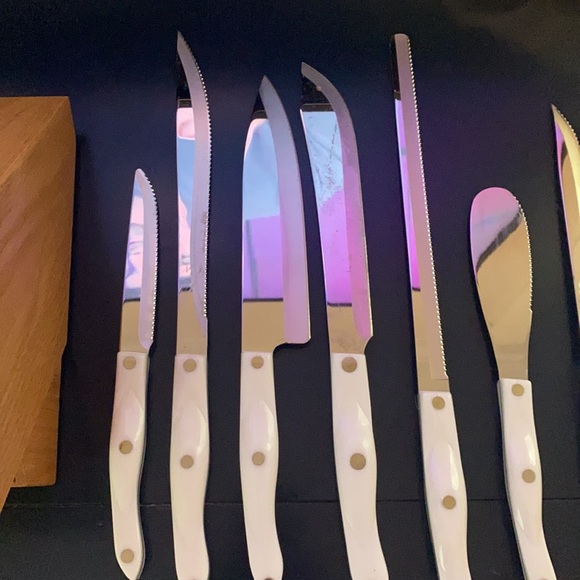 Cutco Homemaker Knife Set (Plus trimming knife cover, and vegetable peeler) - Picture 2 of 5